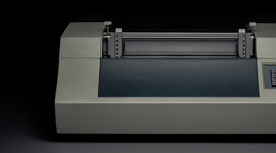 与Centronics公司合作开发高速点阵打印机