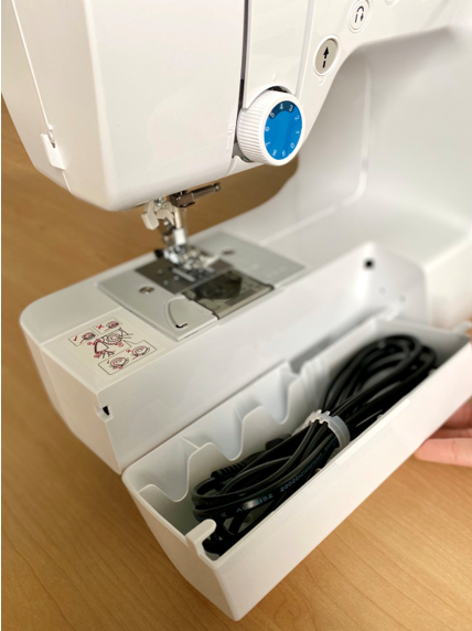 增加了附加工作台的空间，可收纳电源线或附件包