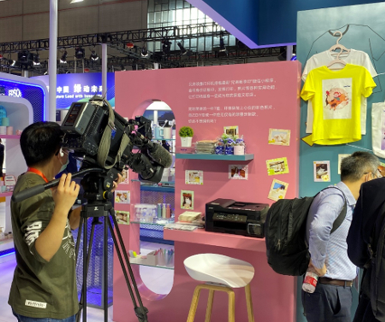 媒体来到Brother展台